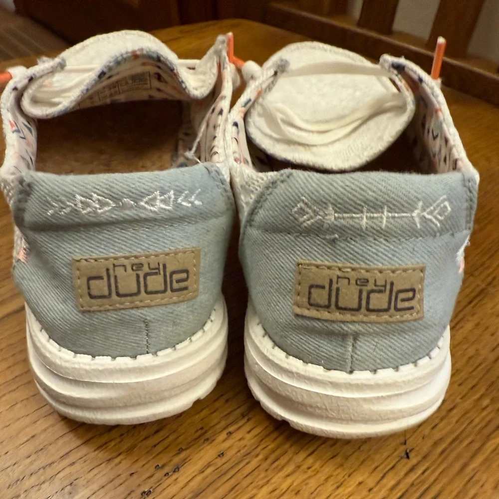 Hey Dude Wendy size 8 shoe - Picture 3 of 5